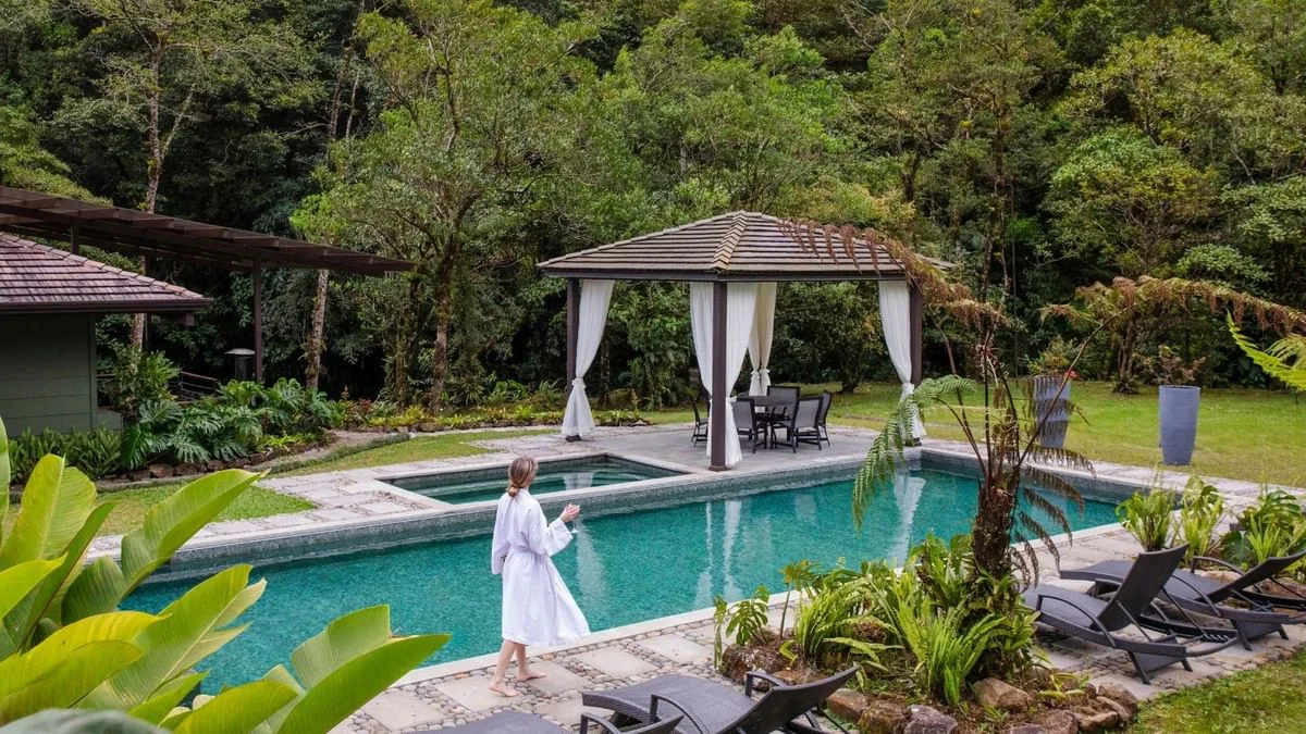 Alojamiento exclusivo con piscina rodeado de bosque en Costa Rica