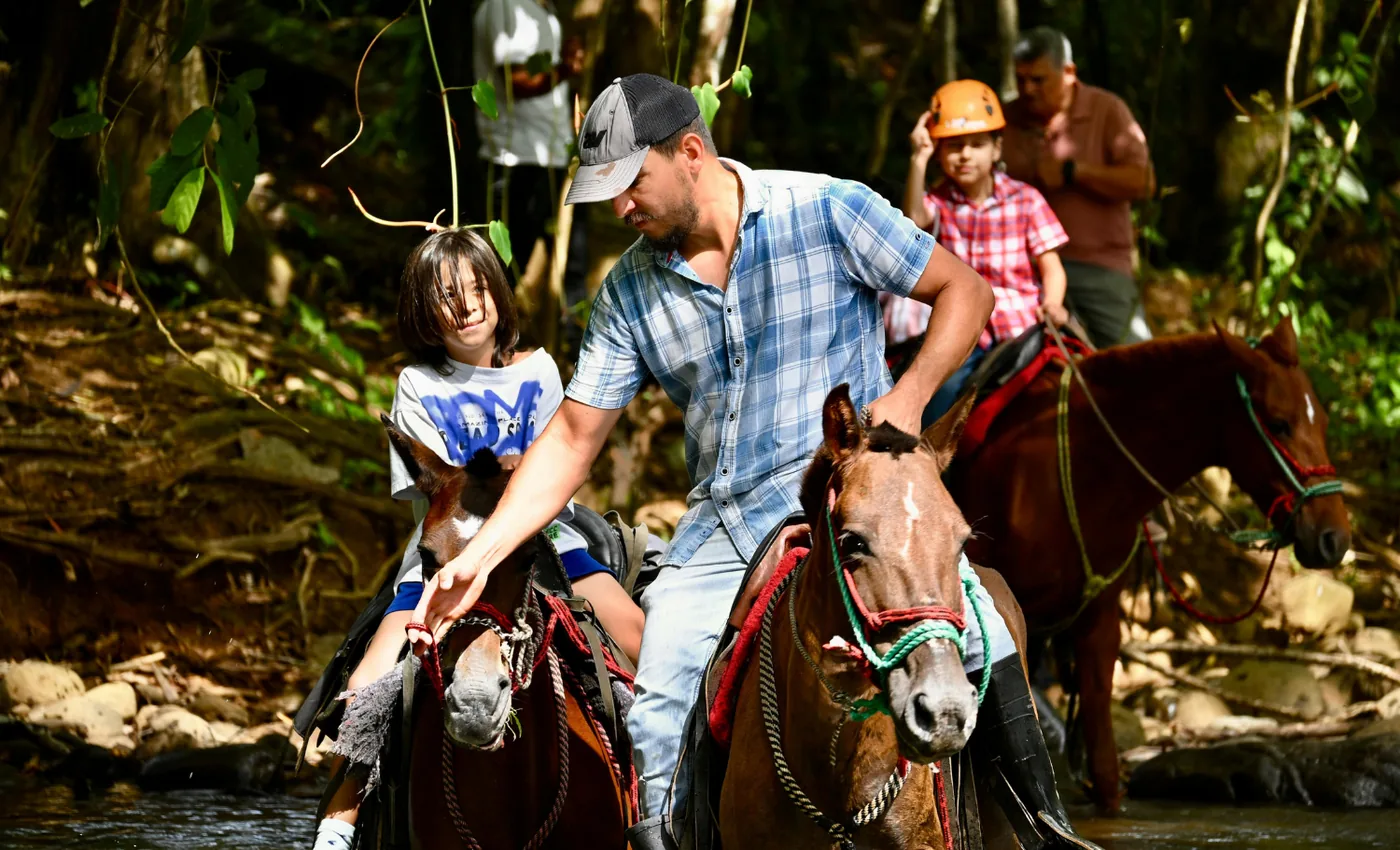 Ruta a caballo por un entorno natural de Costa Rica