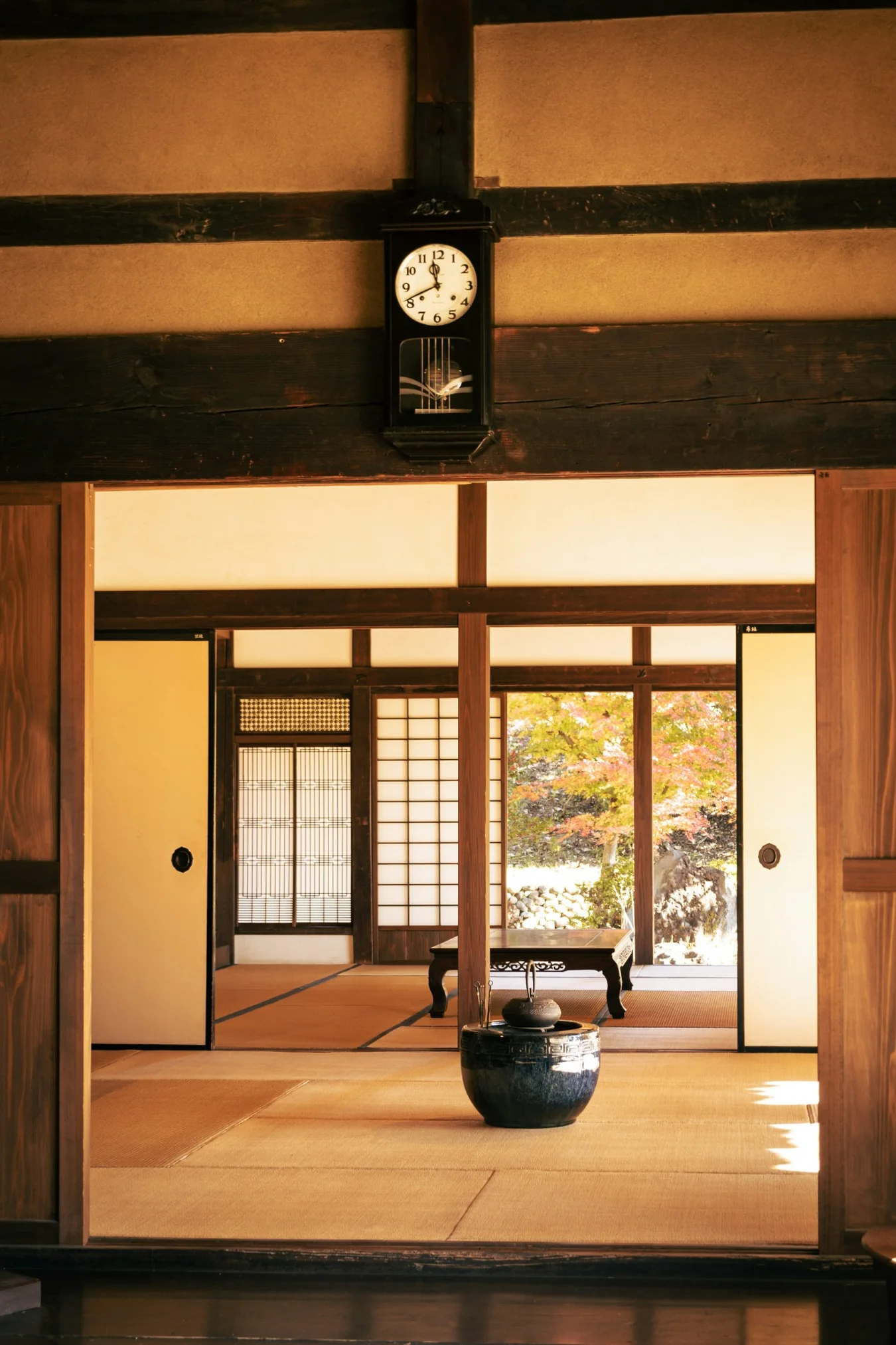 Interior de un ryokan tradicional como alojamiento singular en un viaje a Japón